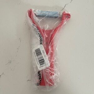 NWT Tupperware Single Universal Y Peeler